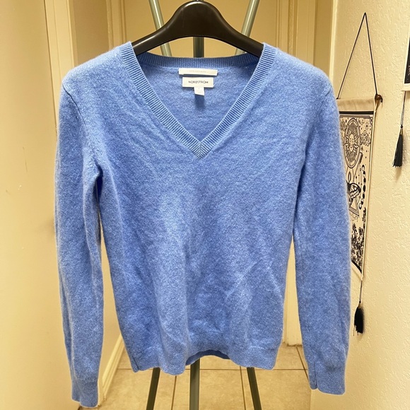 Nordstrom Sweaters - Nordstrom Women's Light Blue V-Neck Cashmere-Blend Sweater